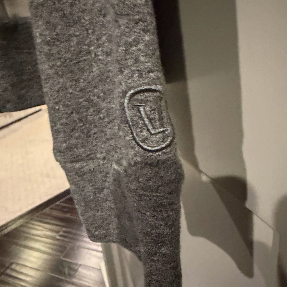 Vuori Colorblock Heather Gray Women's Hoodie! Size small! Excellent condition! - Picture 13 of 13